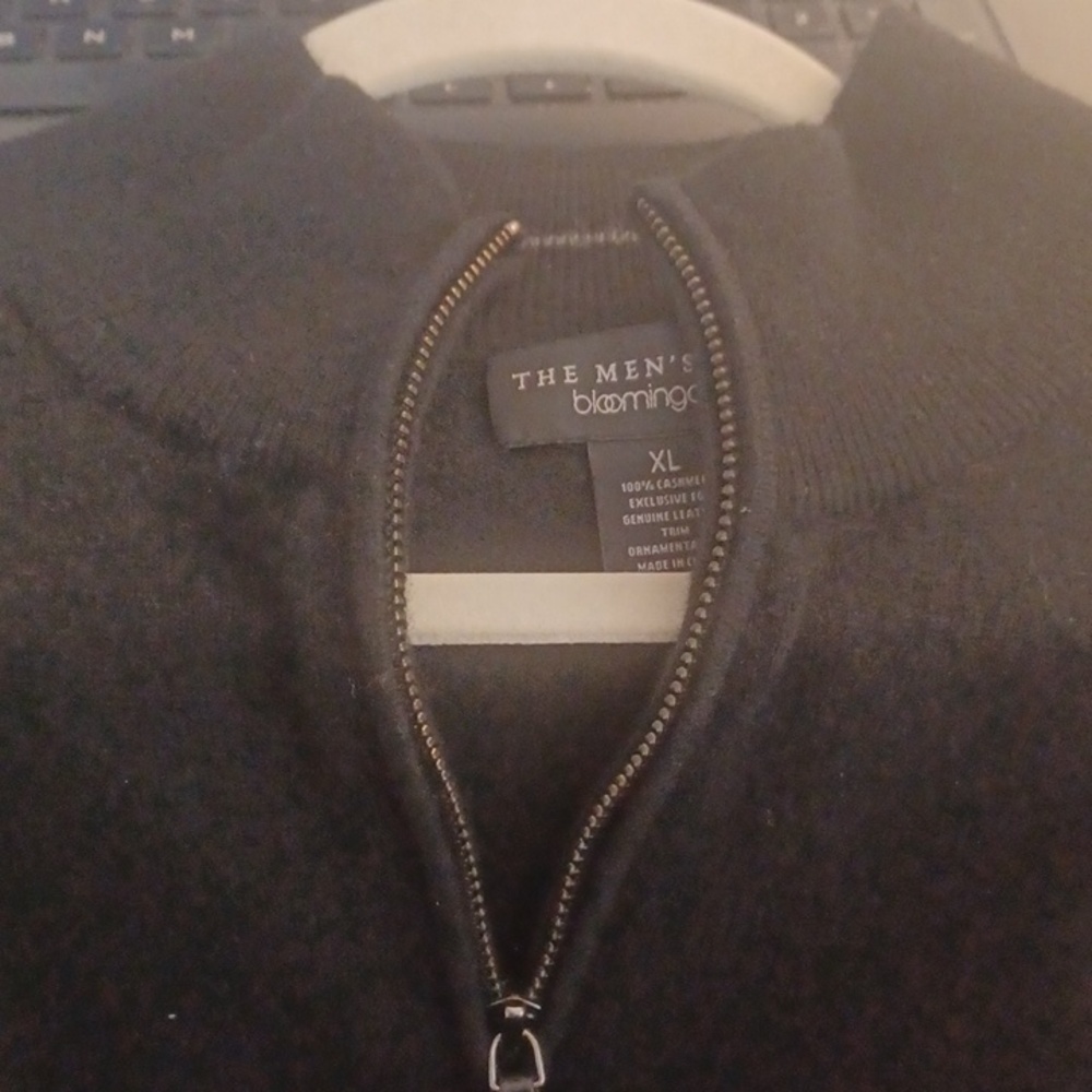 Bloomingdales THE MENS Store  CASHMERE LS BLACK Sweater XL EUC